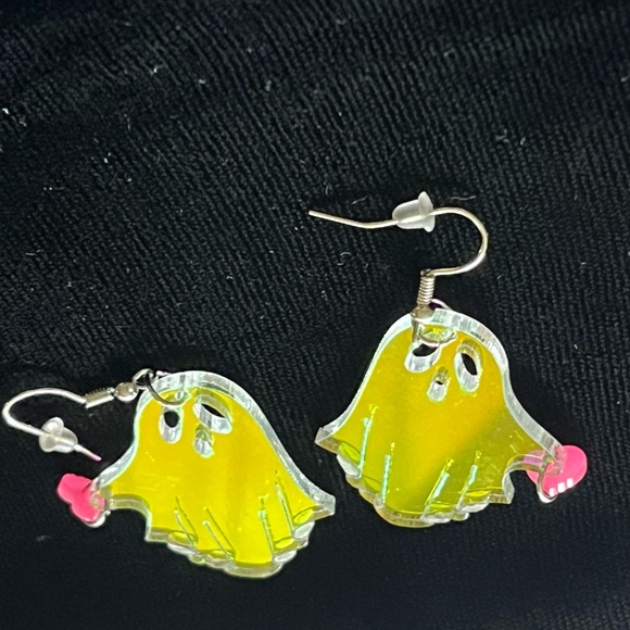Ghost with a Little Heart Earrings - Picture 6 of 7